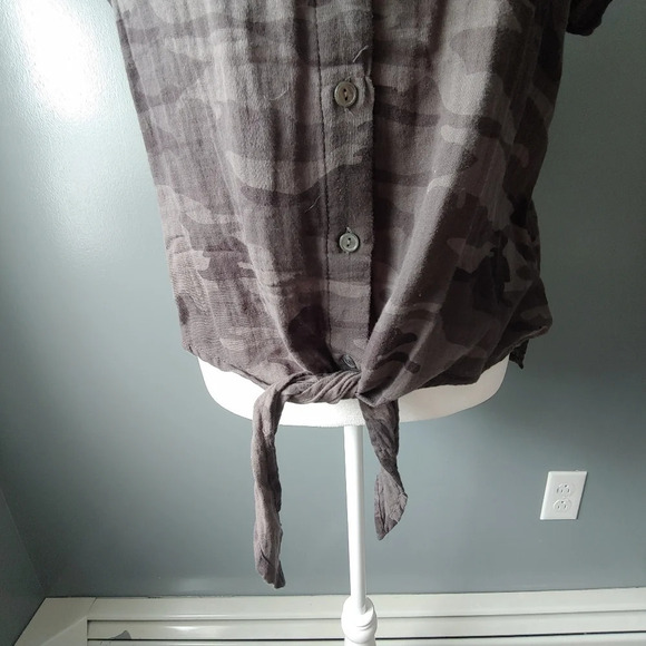 *NWT* Sanctuary Camo Tie Top - Picture 5 of 6